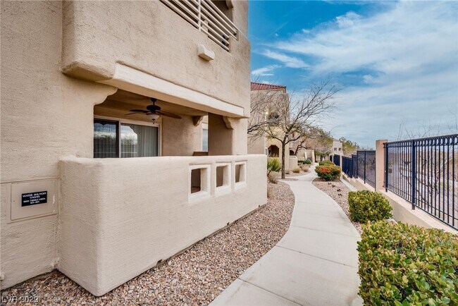 Building Photo - 1900 Tierra Vista Dr