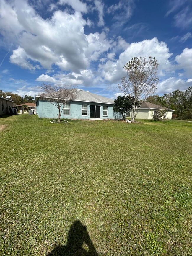 Building Photo - Four bedroom two bathroom - North Lakeland