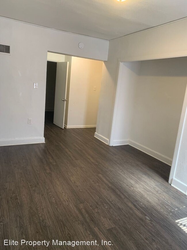 Building Photo - 2 br, 1 bath House - 232 E. King St., Apt 2