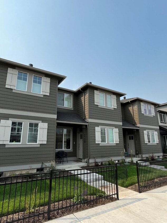 Primary Photo - Community Pool and Fitness Center! 3 Bed/2...
