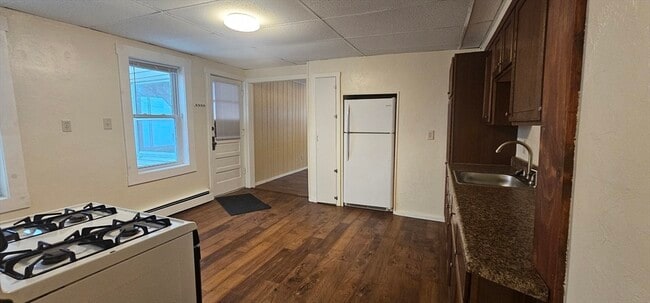 Building Photo - 20 Main St