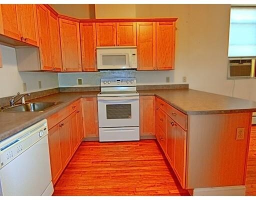 Building Photo - 25 High St