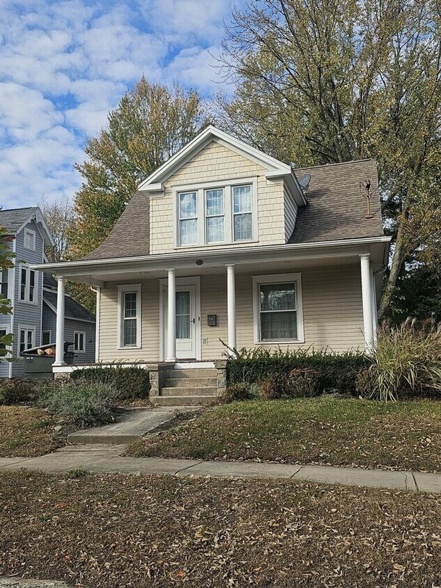Foto principal - Four Bedroom Two Bath House