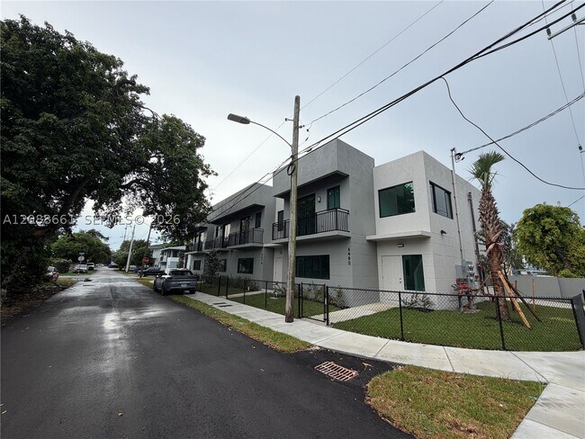 Foto del edificio - 6480 NE 1st Pl