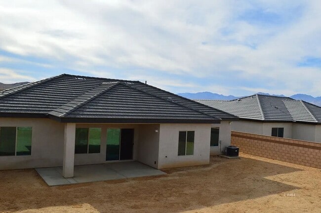 Building Photo - Charming 4-Bedroom Home with Modern Upgrad...