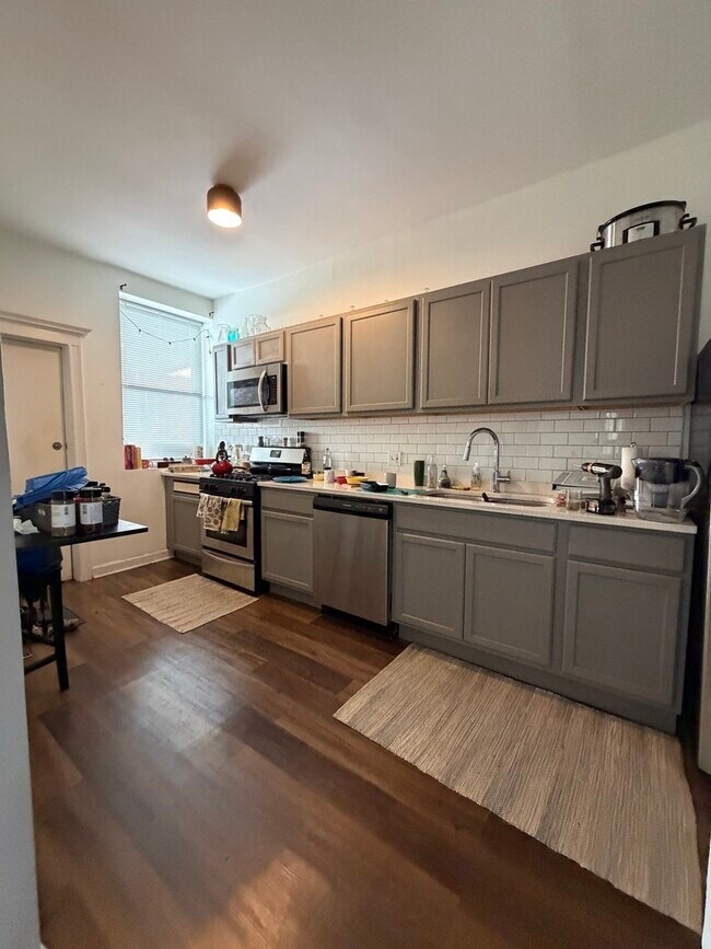 Foto del edificio - 3339 W Adams St