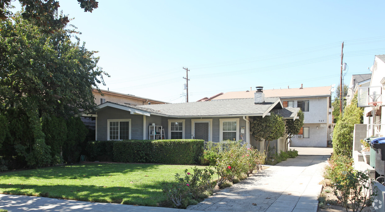 Primary Photo - 725 E Magnolia Blvd