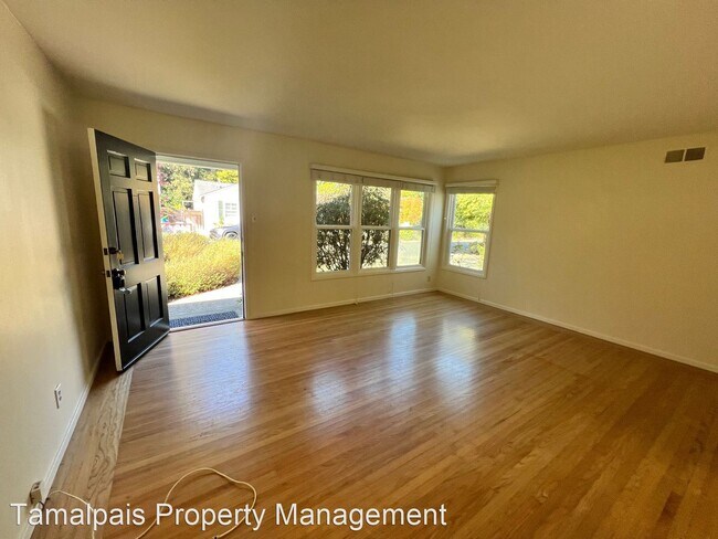Building Photo - 2 br, 2 bath House - 18 Chanticleer Street
