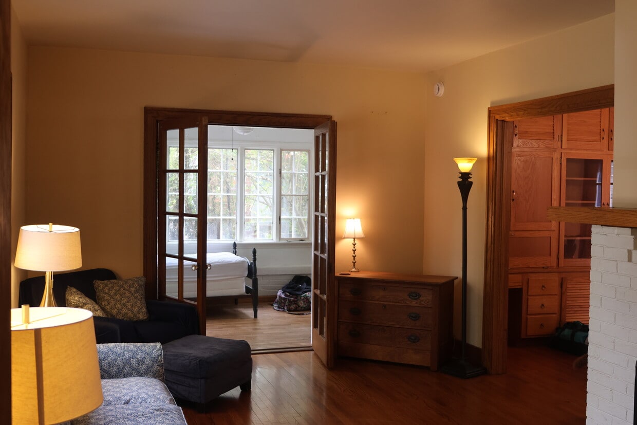 Living room - 711 W Ohio St