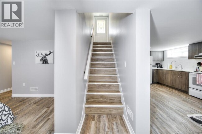 Building Photo - 40 Brunswick Ave