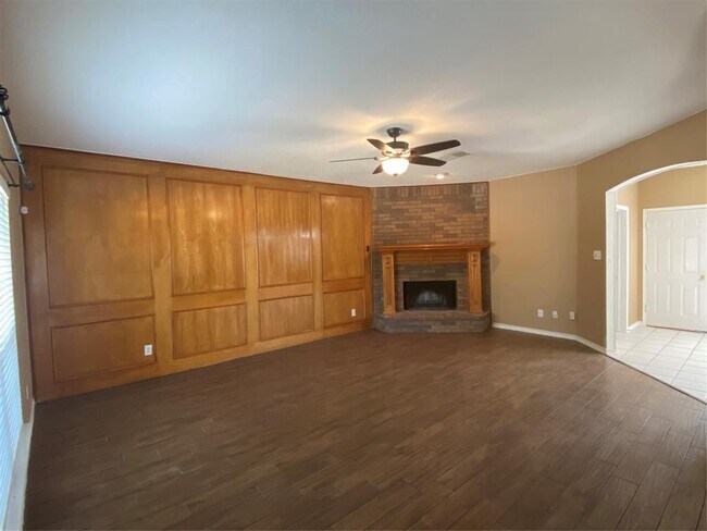 Building Photo - 474 Lakefield Dr