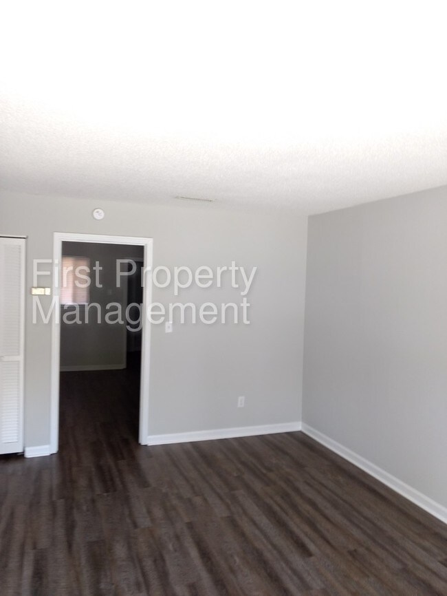 Foto del edificio - 2 bedroom 1 bath Duplex East Ridge