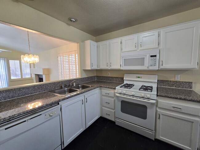 Foto del edificio - 2417 Bloomington Dr