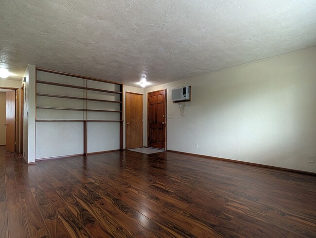 Building Photo - Beautifully Updated  2-Bedroom, 1-Bath Apartment In South Eugene