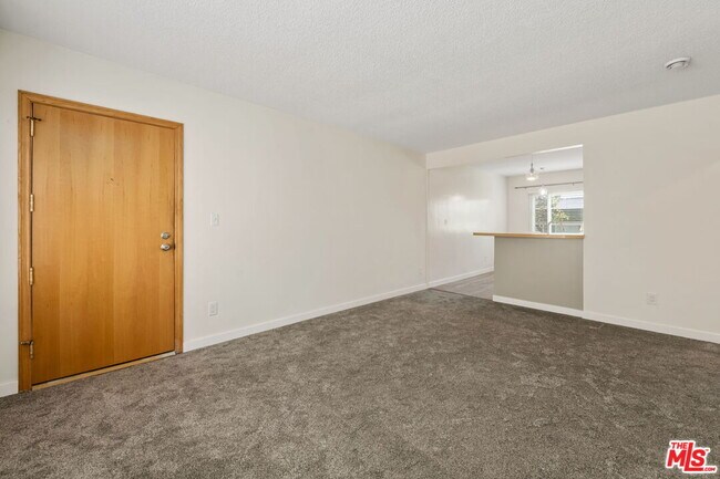 Foto del edificio - 8335 W Manchester Ave
