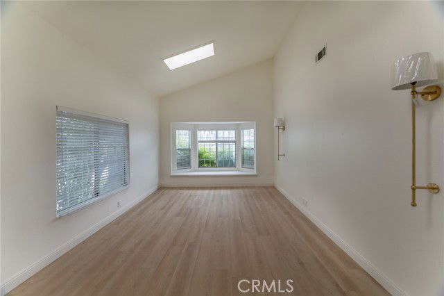 Building Photo - 719 W Mariposa Ave