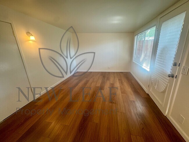 Foto del edificio - 221 E Whitcomb Ave