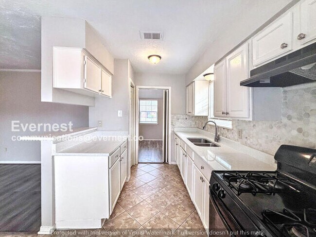 Foto del edificio - 5214 Fairgreen Ln