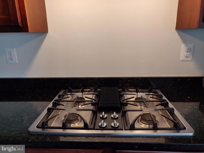 Building Photo - 42891 Edgegrove Heights Terrace