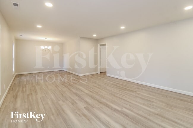 Foto del edificio - 7853 Beech Forest Rd