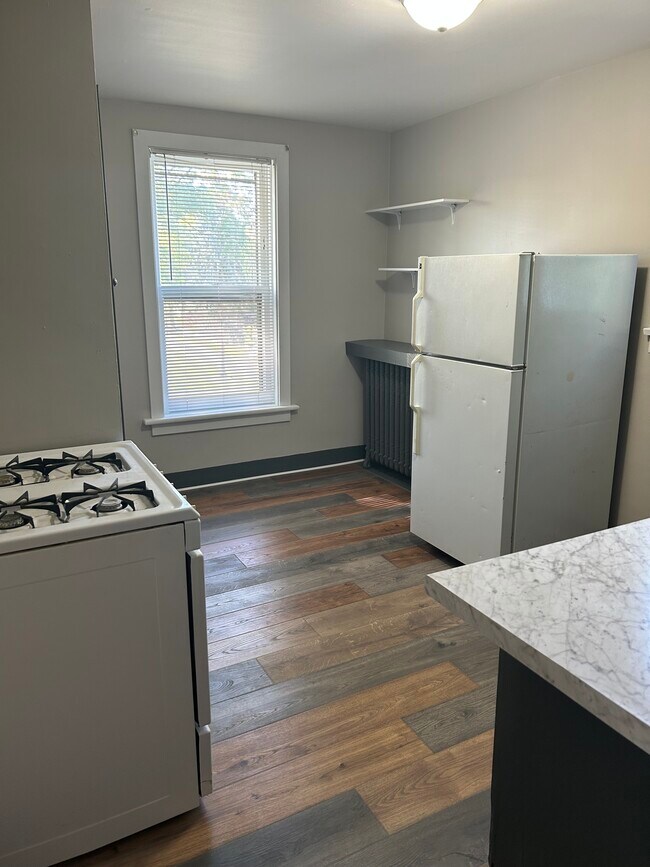 Building Photo - 1360 S Arch Ave