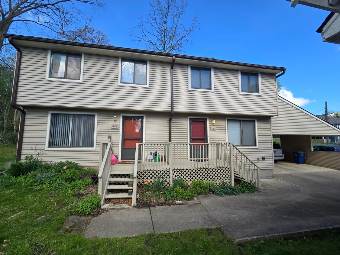 Foto principal - 1707 Dexter Ave