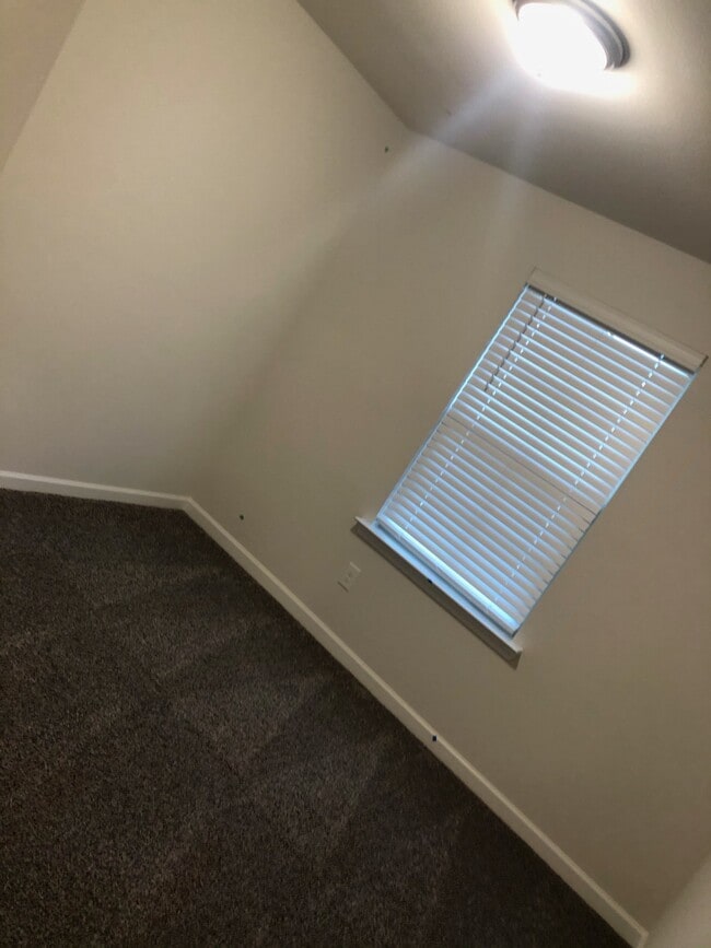 Foto del edificio - 3654 FOUNTAIN VIEW AVE