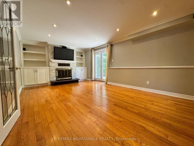 Building Photo - 22 Bartley Crescent