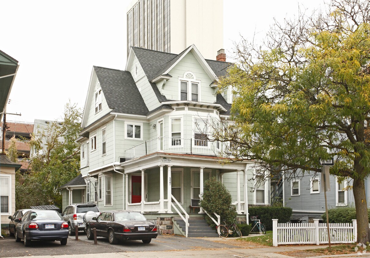 Primary Photo - 327 S Division St