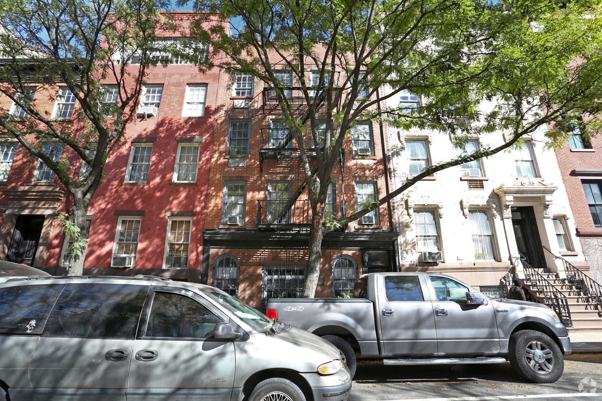 Building Photo - 337 W 20th St