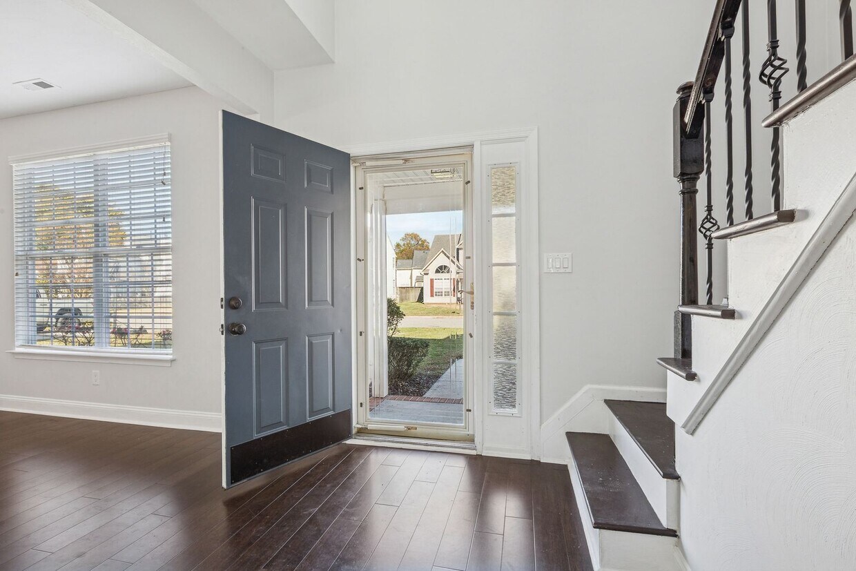 Foto principal - Bright, Clean & Convenient - Perfect 4 Bed...