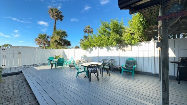 Foto del edificio - Fully Furnished One Bedroom Long Term Beac...