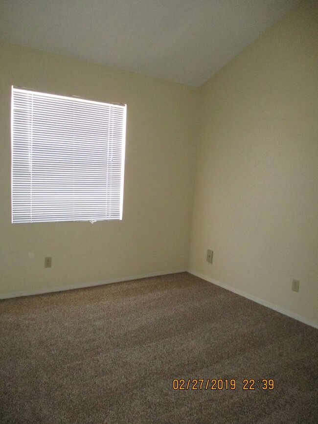 Building Photo - WESTSIDE: 2 BR 1 BTH  REFRIGERATED AIR