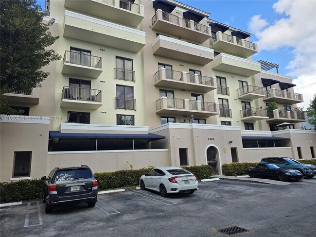 Foto del edificio - 8430 SW 8th St