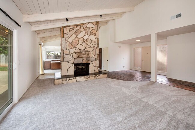 Foto del edificio - Spacious 4bd/2bth Home Available Now!