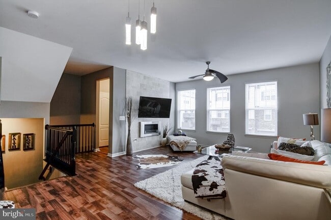 Building Photo - 18 Finial Way