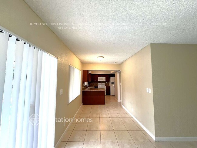 Building Photo - 10401 NW 20th Ct