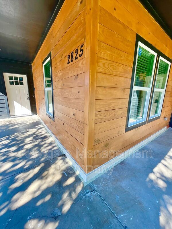 Foto del edificio - 2825 Meadowbrook Dr