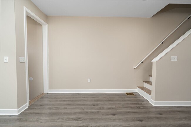 Building Photo - Renovated Comfort: 4-Bedroom Haven
