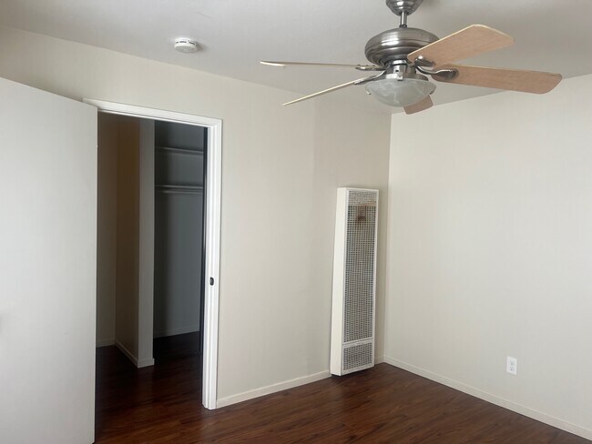 Building Photo - 693 Linden St