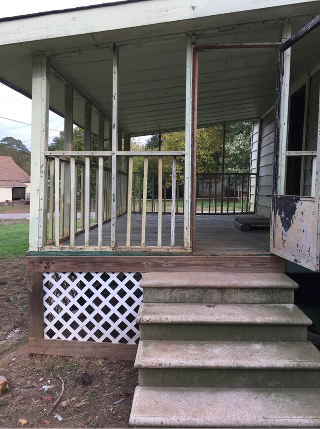 Building Photo - Home near Downtown Williamston