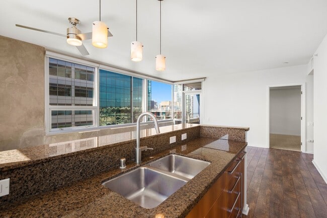 Building Photo - Beautiful Southwest Corner 2/2 in East Vil...