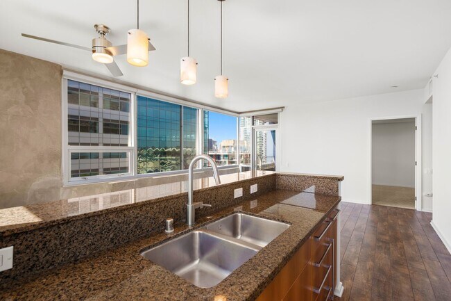 Foto del edificio - Beautiful Southwest Corner 2/2 in East Vil...