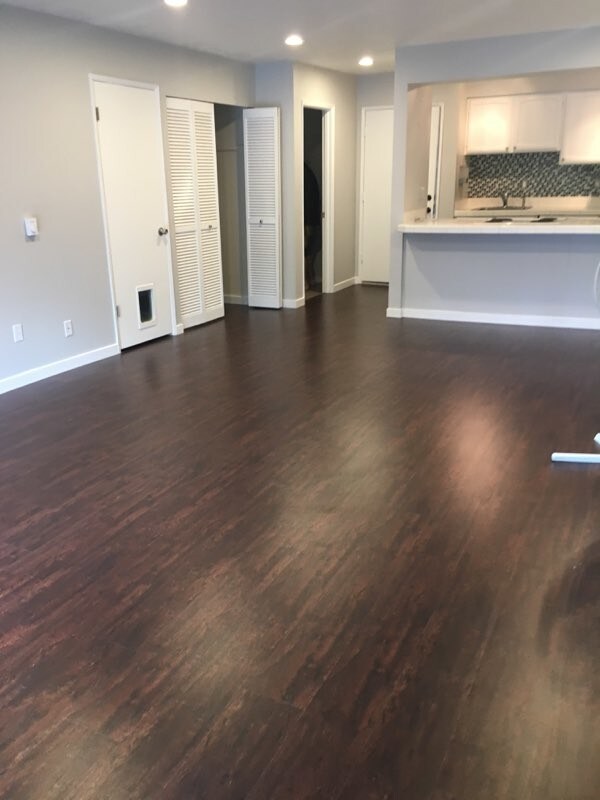 Foto del edificio - 4620 Lower Dr