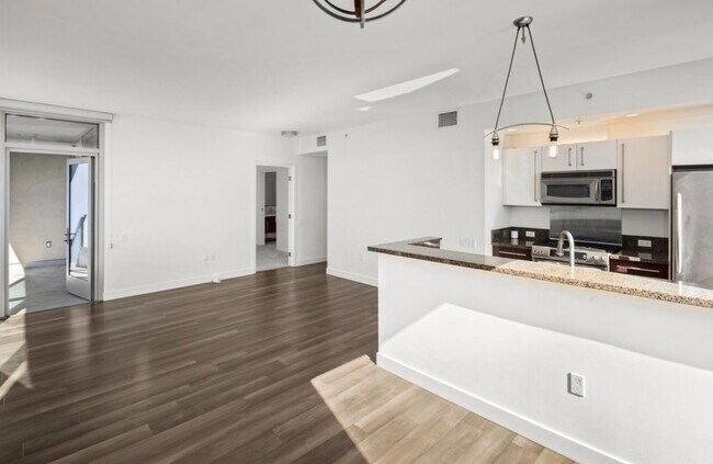 Foto del edificio - 321 10th Ave