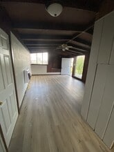 Building Photo - 619 W Poplar St