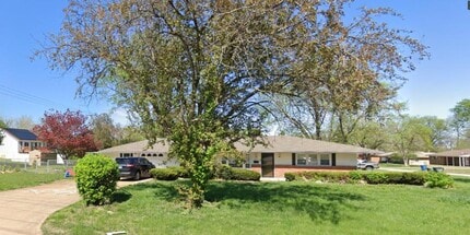Building Photo - 607 Utz Ln