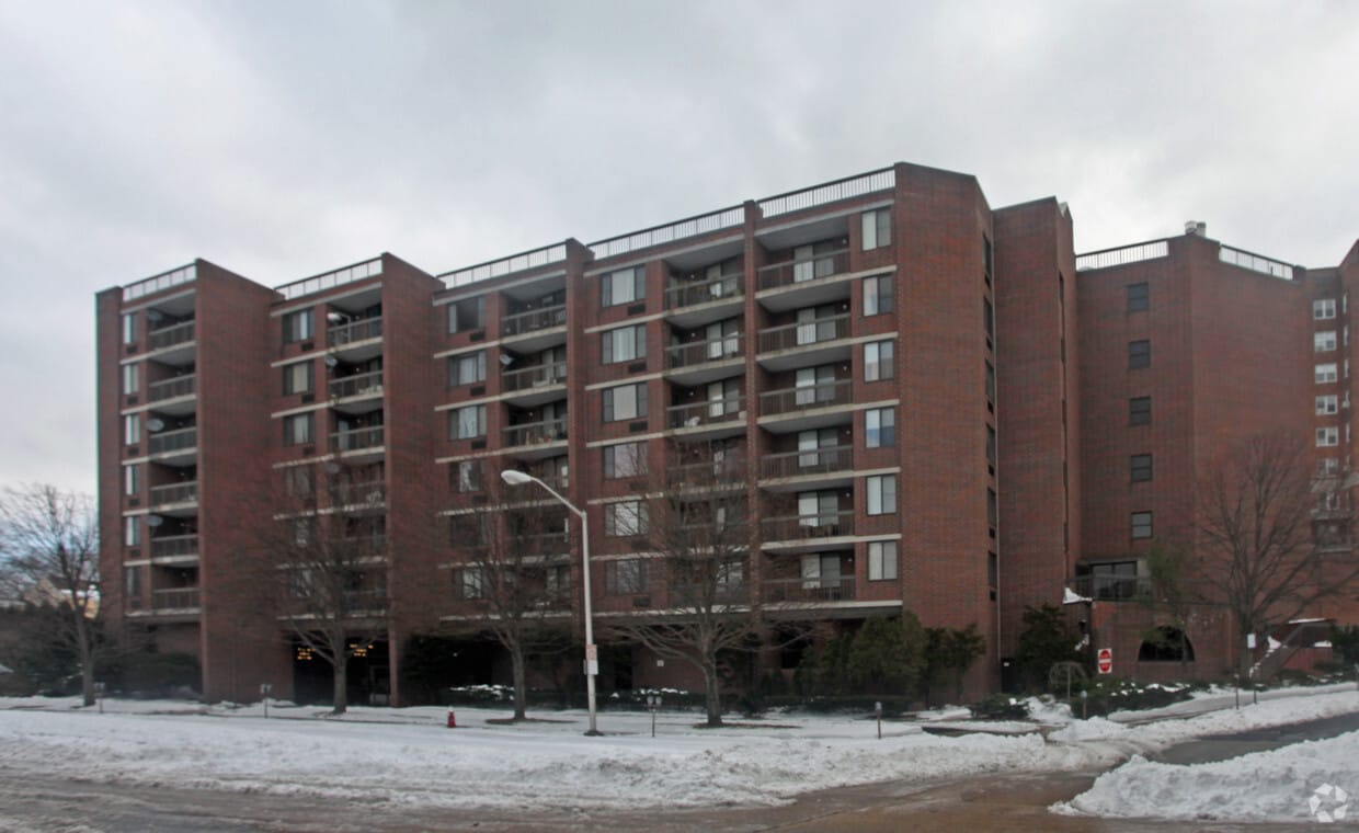 Primary Photo - 777 N MacQuesten Pky