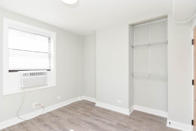 Foto del edificio - 501 W Belmont Ave