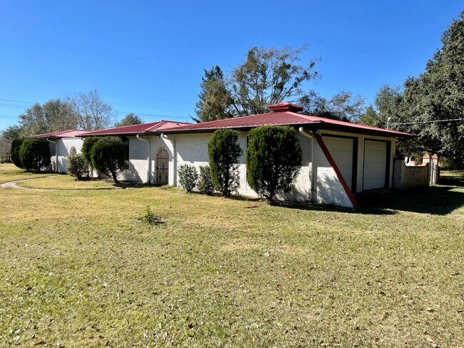 Foto del edificio - 6300 Creel Rd